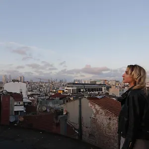 sanat-hostel-taksim.istanbul-turkeyhotels.com/