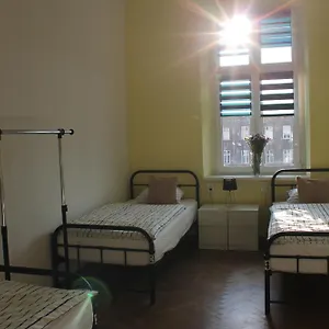 hostel-centrum-sabot.krakowhotelspoland.com/
